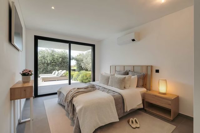 Bedroom with a double bed
