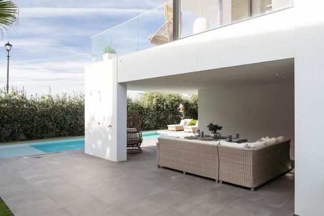 Covered terrace with outdoor lounge and pool